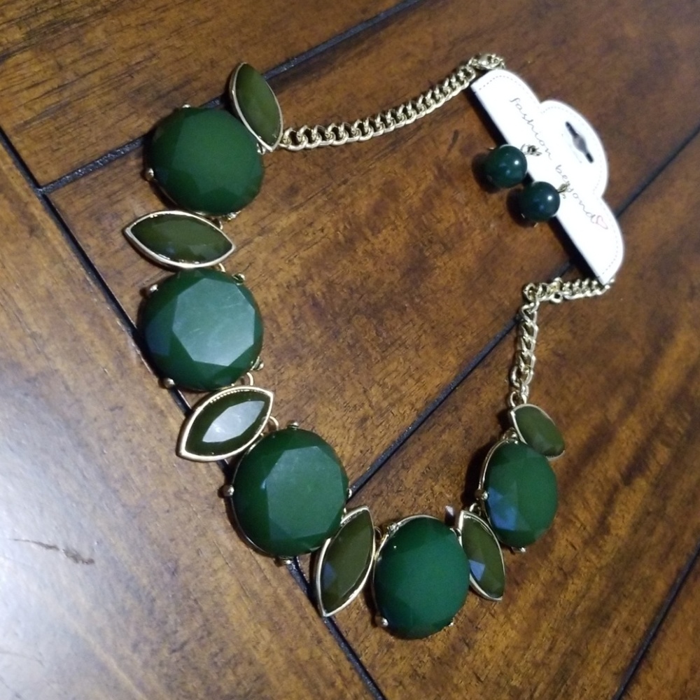 Dark green necklace/earring